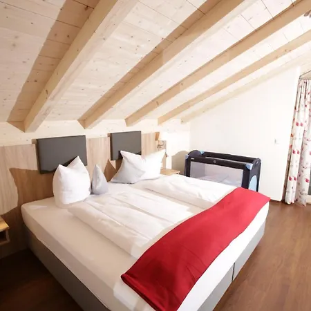 Guest house Gut Horn 3*